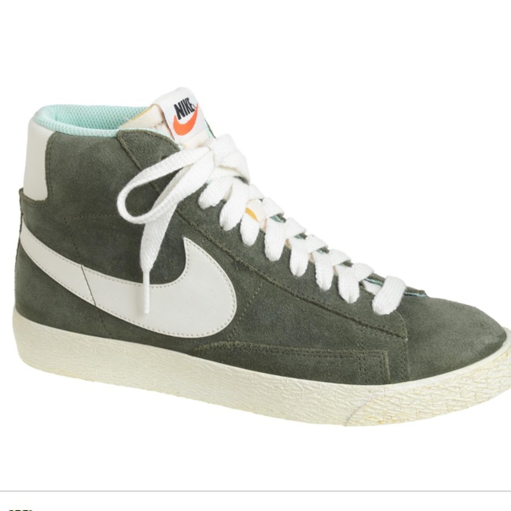 Nike Suede Blazer Mid Vintage Sneakers size 8